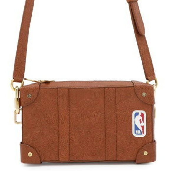 Louis Vuitton Shoulder Bag Ball Grain Leather LV NBA Soft Trunk - Picture 1 of 8
